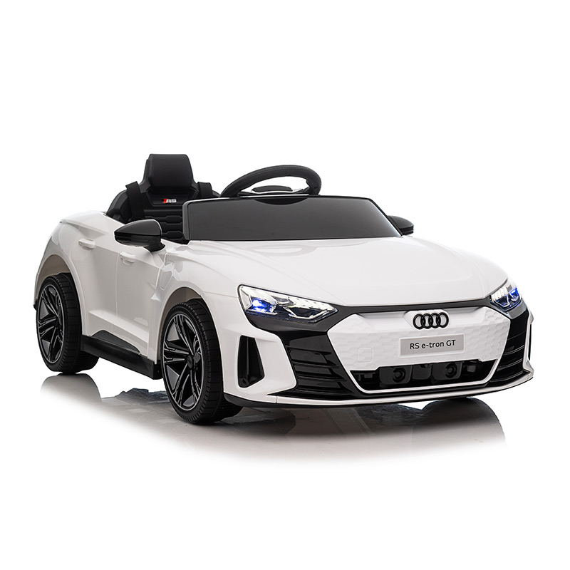 AUDI RS e-tron GT beli 24403 - Slika 2