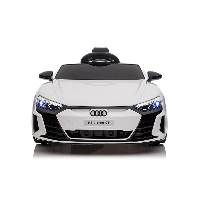 AUDI RS e-tron GT beli 24403 - Slika 3