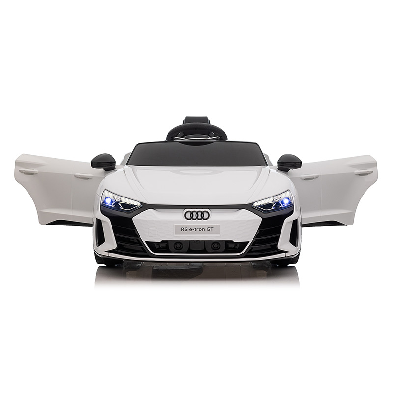 AUDI RS e-tron GT beli 24403 - Slika 4