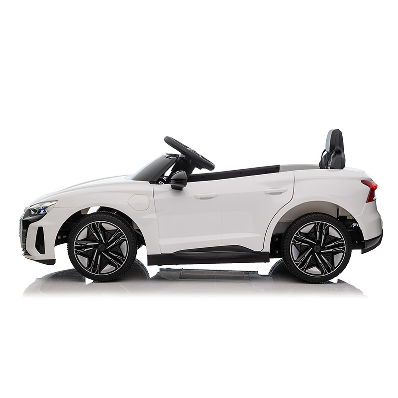 AUDI RS e-tron GT beli 24403 - Slika 5