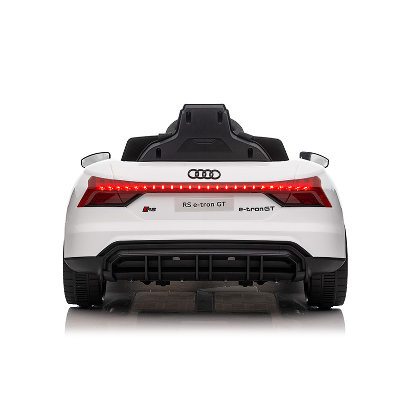 AUDI RS e-tron GT beli 24403 - Slika 7