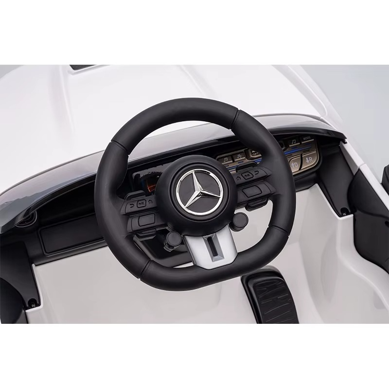 Mercedes Benz AMG CLE 53 beli 25504 - Slika 7