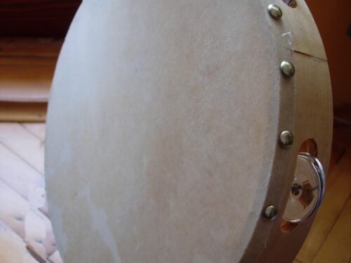 DAIRE-DRVENE-SA-KOŽOM