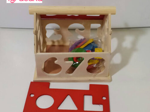 KUĆICA-DRVENA-SA-OBLICIMA -ZA-UBACIVANJE-MOTORIKA-EDUKATIVNA IGRAČKA-01 copy